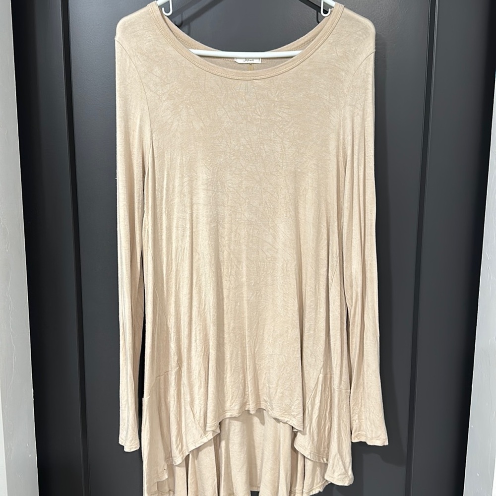 Long sleeve and extra long back shirt